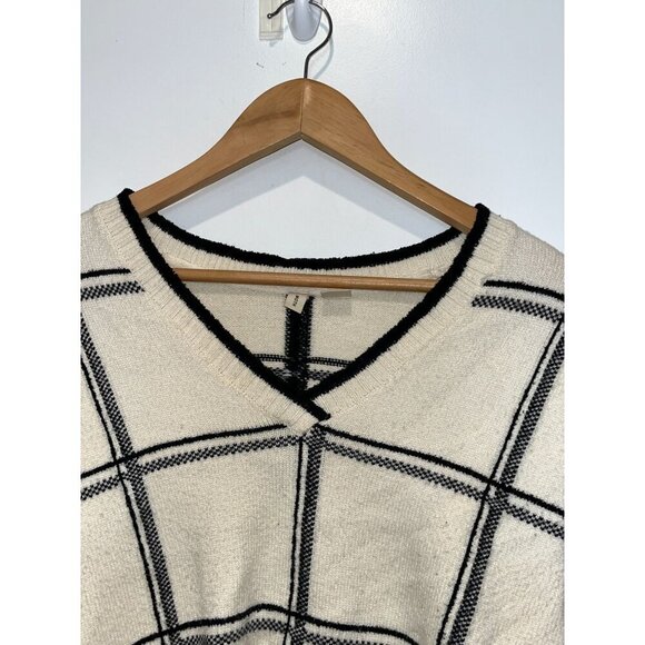 Moth Anthropologie  Cream/Black Windowpane Plaid V-Neck Pullover Sweater Women's - Picture 4 of 7